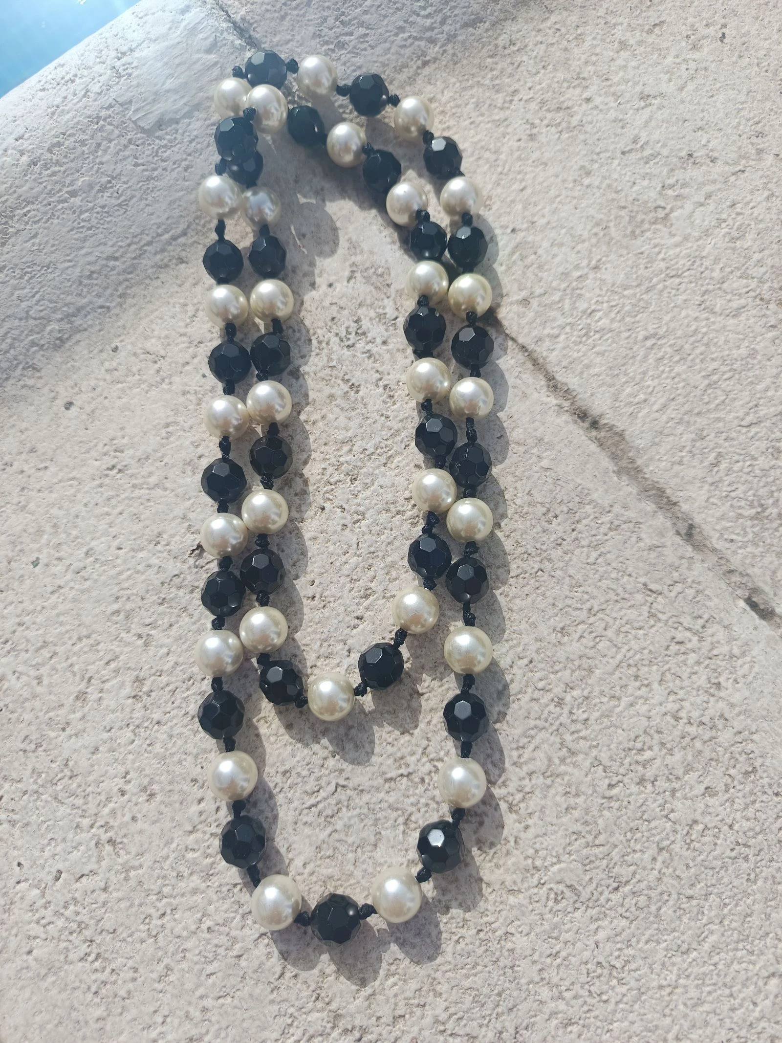 Vintage single strand necklace. Faux pearl. Natural and black color. – photo 6